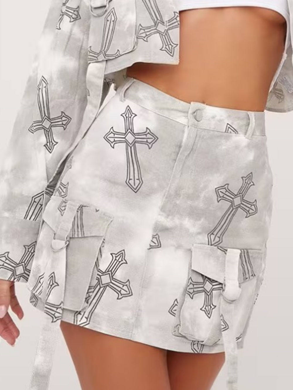 EGO CRUSIFIX SUSPENDER CARGO
MINI SKIRT IN KHAKI Grey Size a US 6 New with Tags